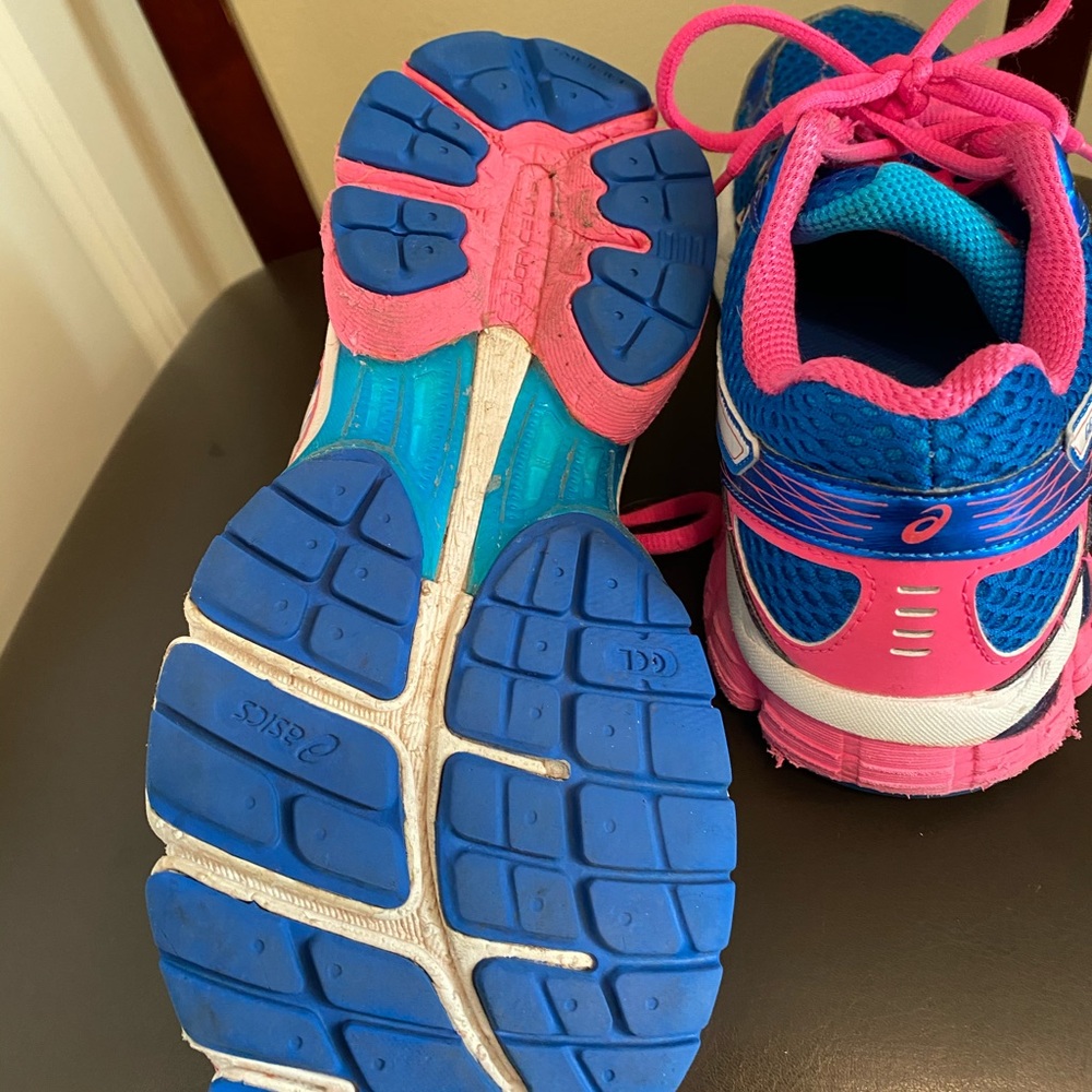 ASICS running shoes - Picture 4 of 5